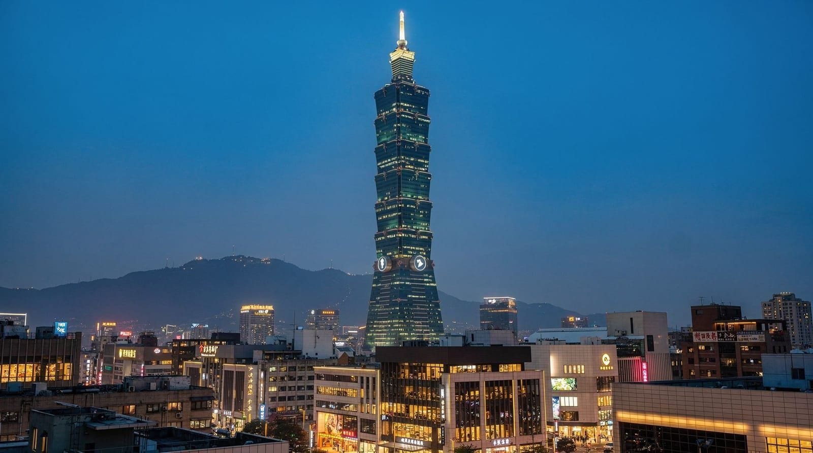 Taipei: Longshan temple Dihua Street Taipei 101 tour