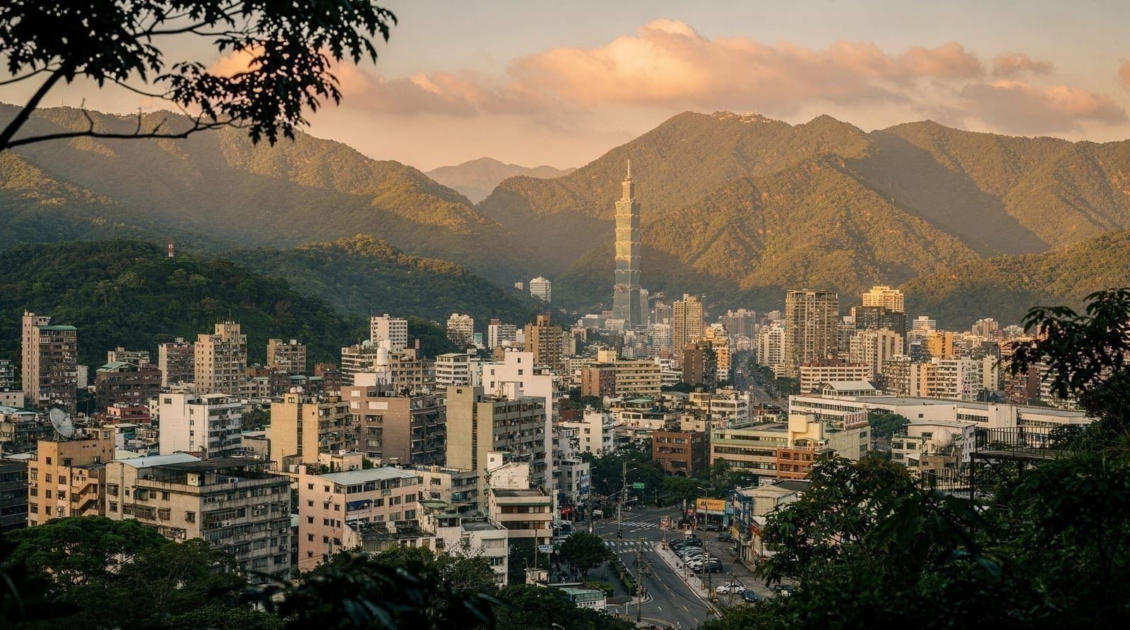 Taipei packing tips — what to bring and what to leave home — Practical Taipei packing guide — climate by season, what to wear at temples, rai