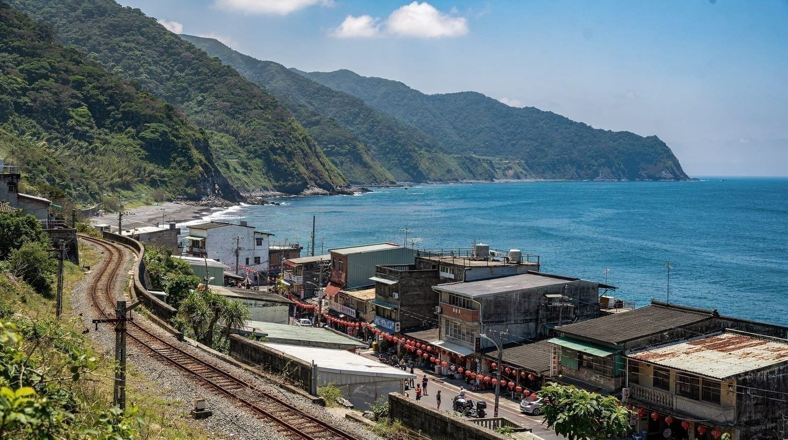 North coast day trip from Taipei — Yehliu, Jinshan, and Keelung — 1 days — easy — budget